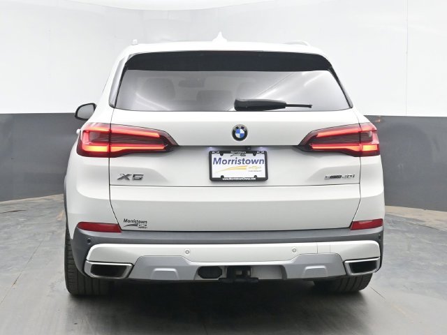 Used 2022 White BMW sDrive40i image 12