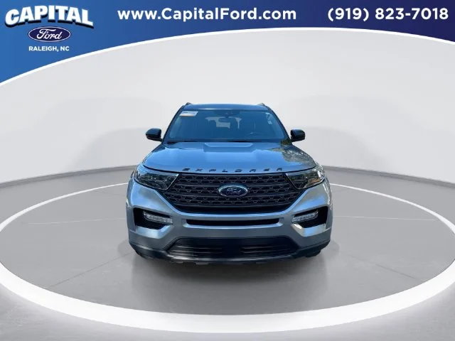 Used 2023 Silver Ford XLT image 3