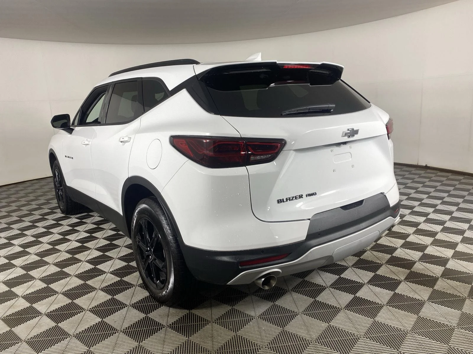 New 2026 Summit White Chevrolet 2LT image 5