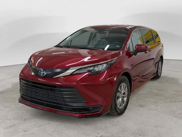 2024 Toyota Sienna LE 8-Passenger Hybrid AWD's photo