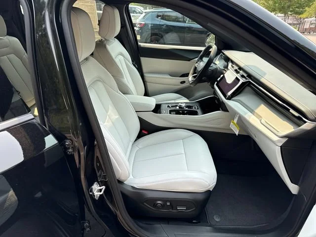 New 2026 Diamond Black Crystal Pearlcoat Jeep Limited image 9