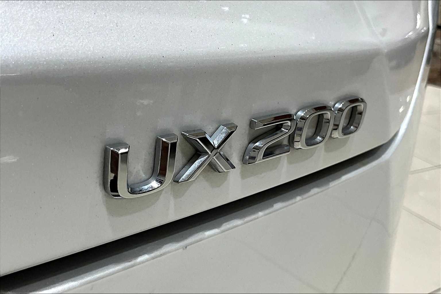 Certified Used 2022 Eminent White Pearl Lexus  image 9