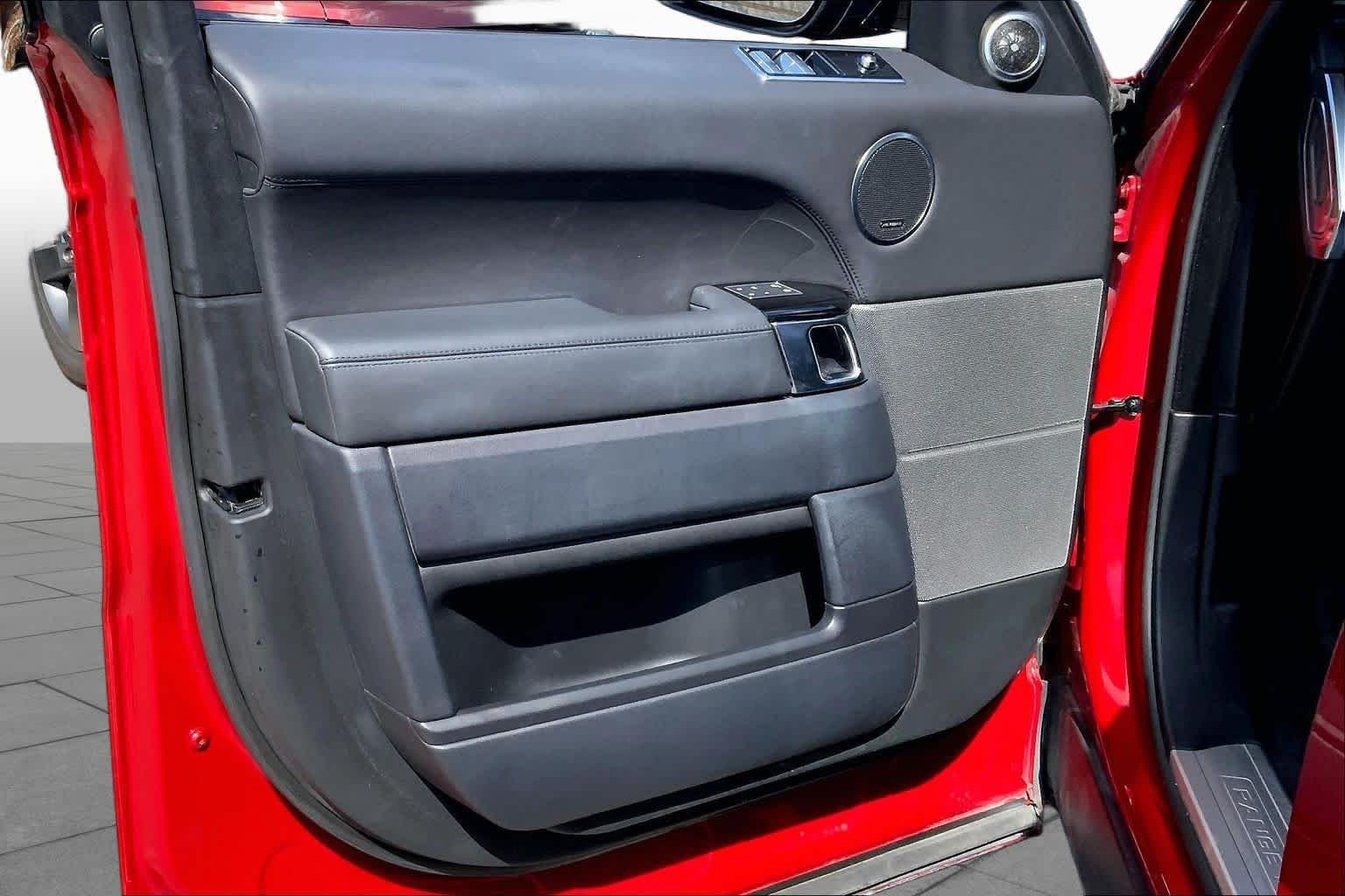 Used 2018 Firenze Red Metallic Land Rover HSE Dynamic image 22