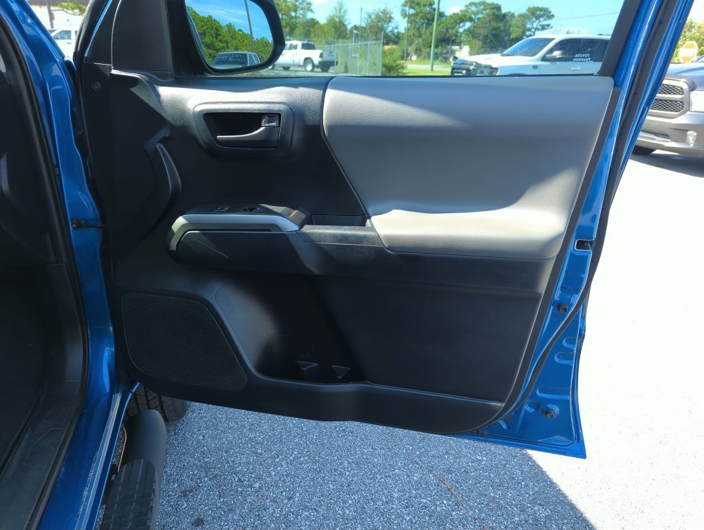 Used 2018 Blue Toyota SR5 image 28