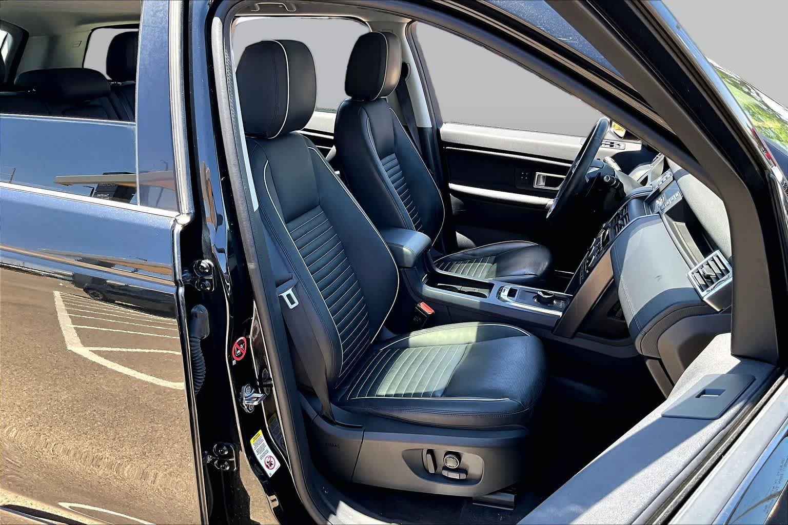 Used 2019 Santorini Black Metallic Land Rover HSE Luxury image 9