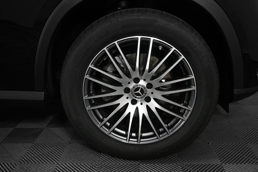 New 2026 Black Mercedes-Benz GLC 300 image 36