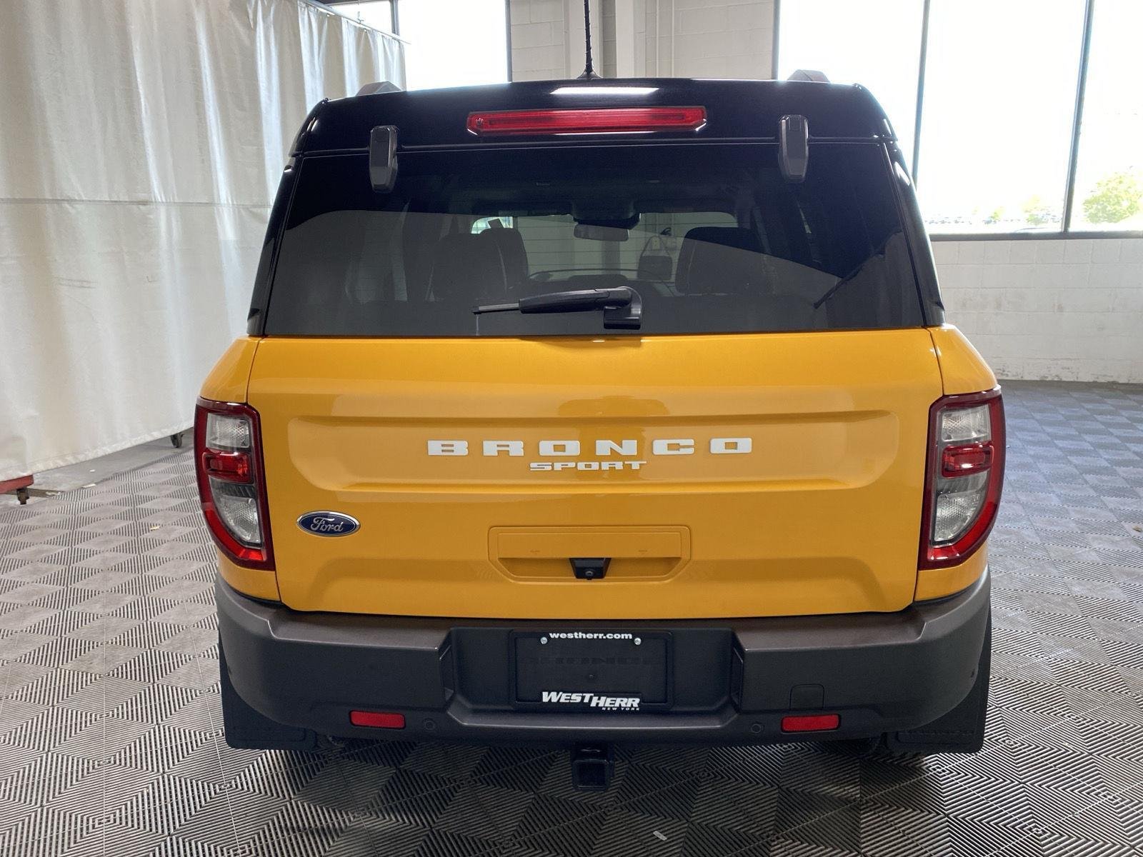 Used 2021 Cyber Orange Metallic Tri-Coat Ford Badlands image 6