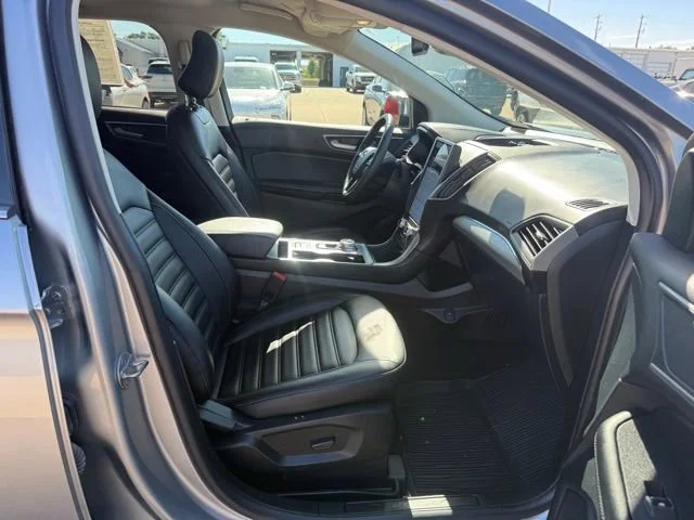 Used 2022 Black Ford SEL image 51