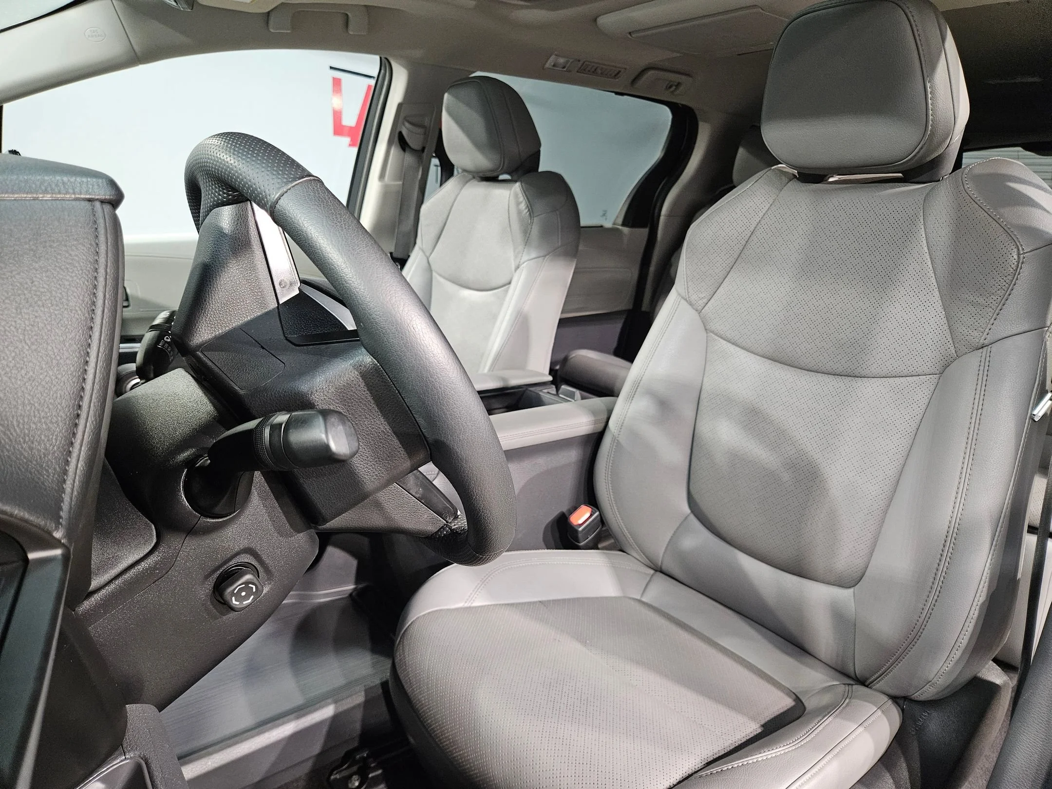 2024 Toyota Sienna Limited - Photo 24
