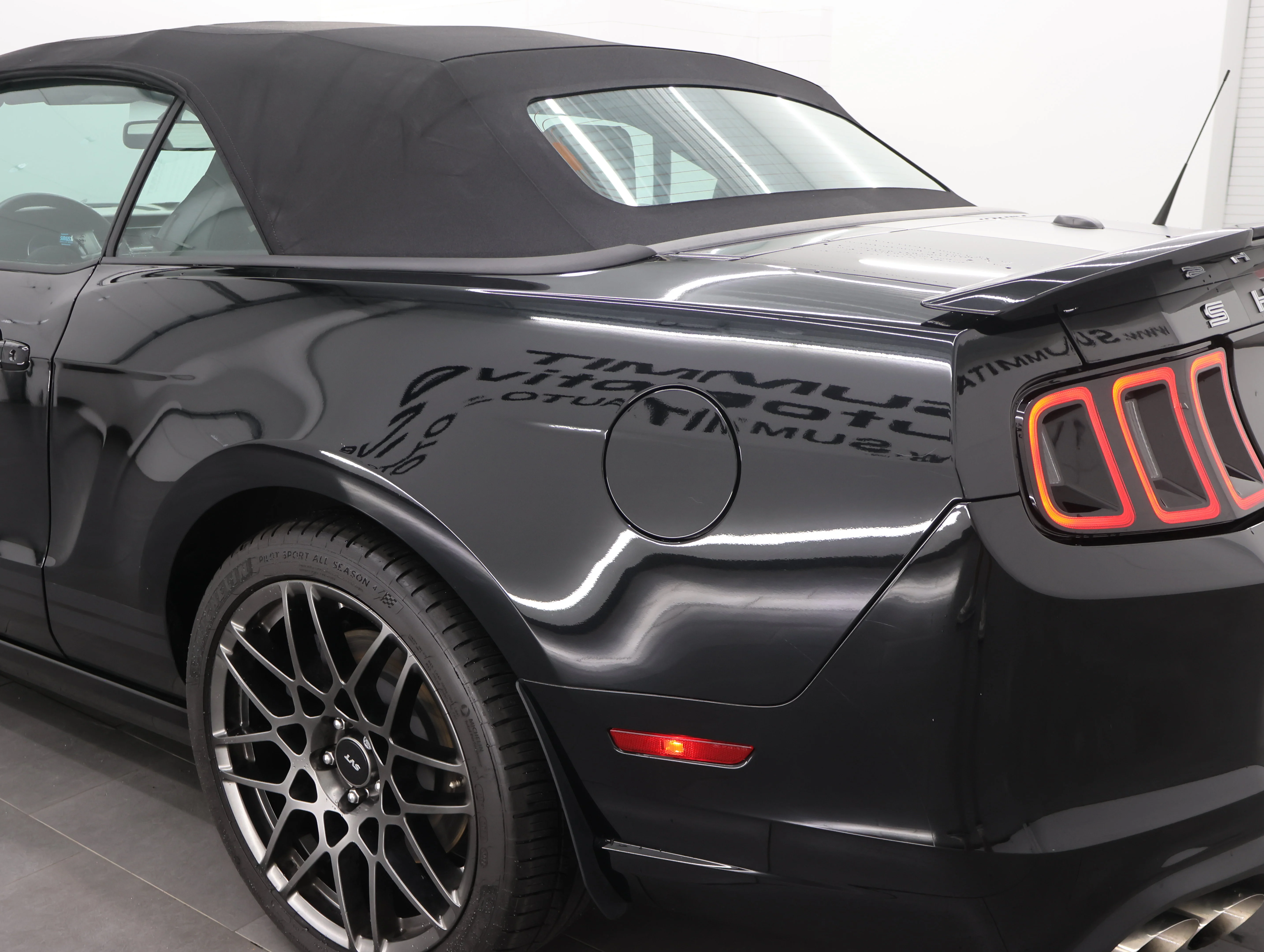 Used 2014 Black Ford Shelby GT500 image 28