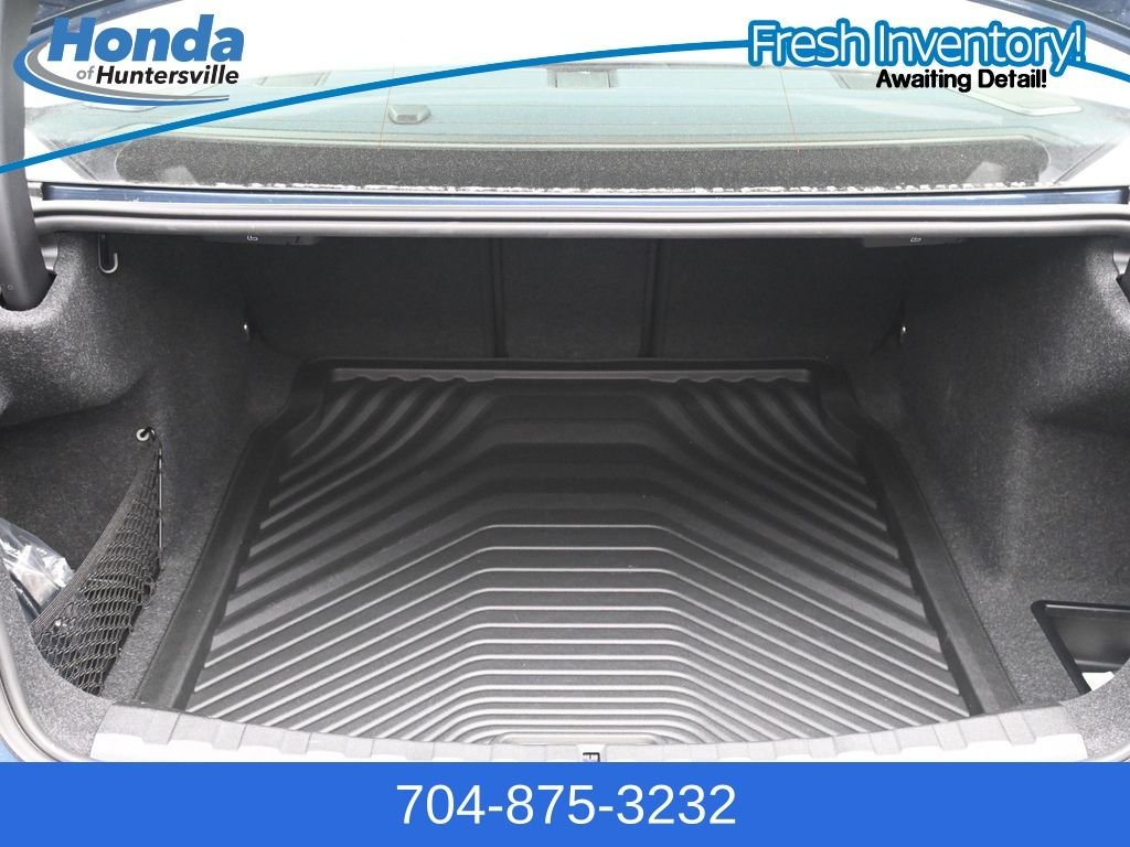 2025 BMW 3 Series 330i - Photo 10