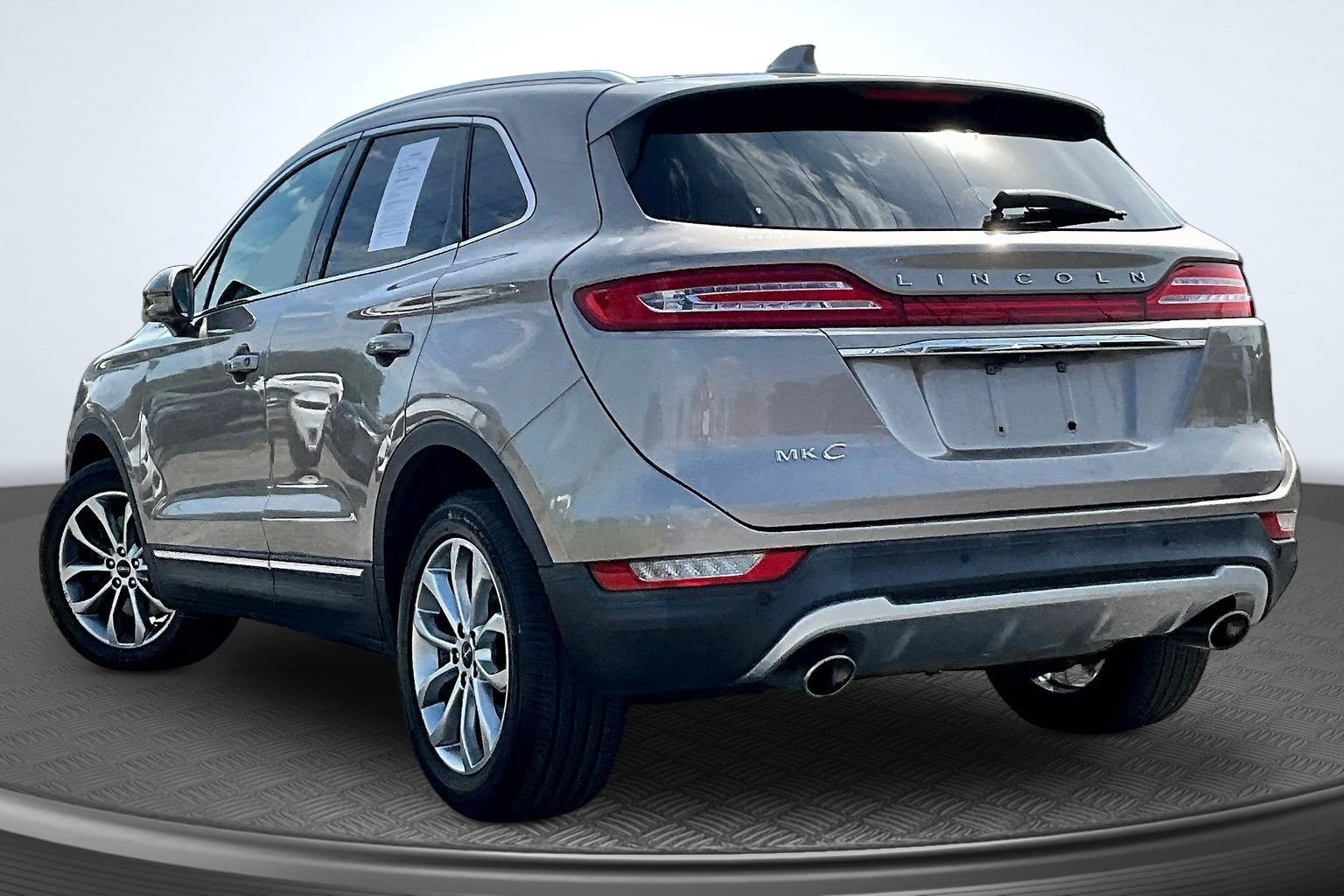 Used 2019 Brown Lincoln Select image 3