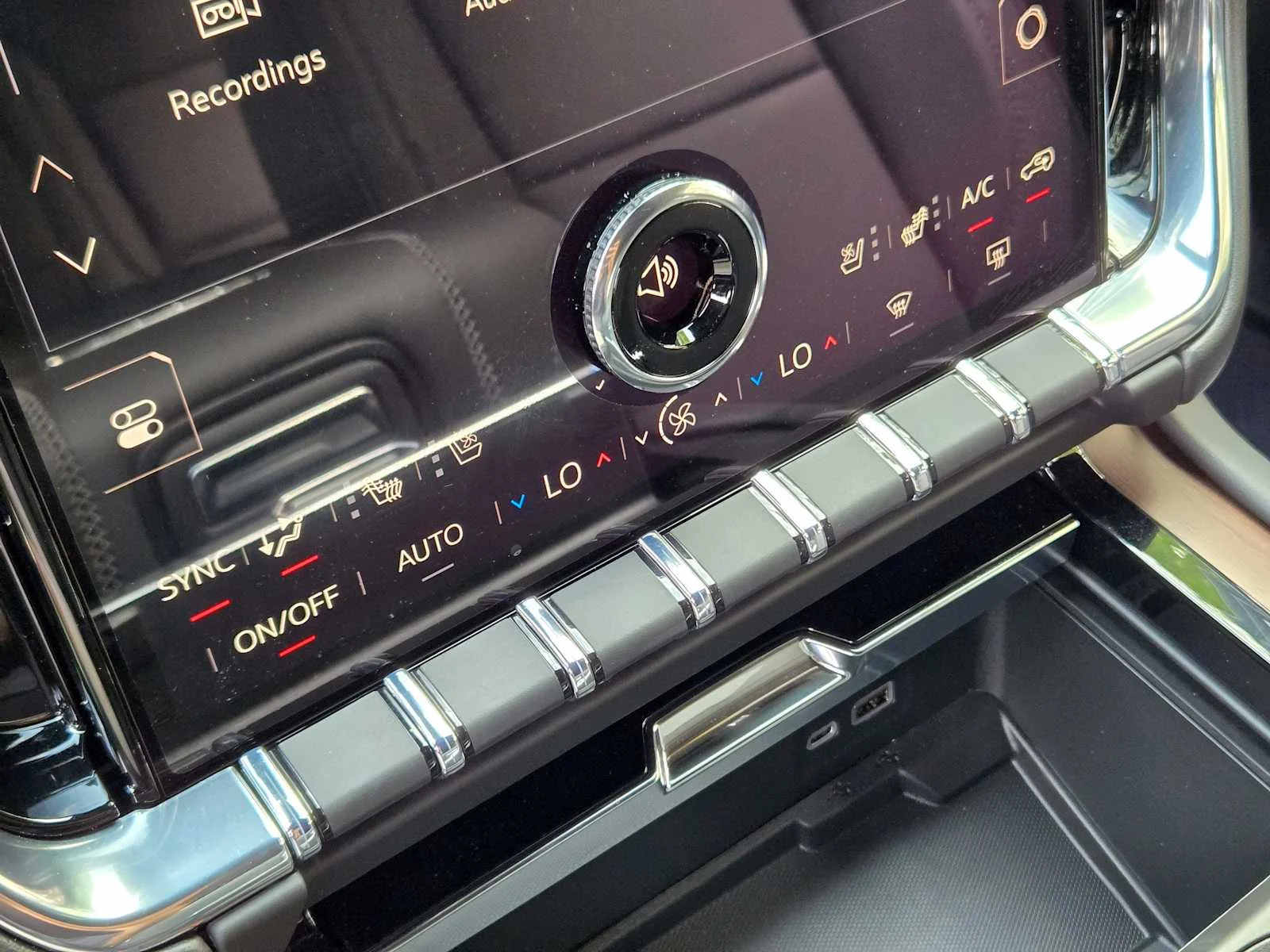 2026 GMC Yukon Denali - Photo 13