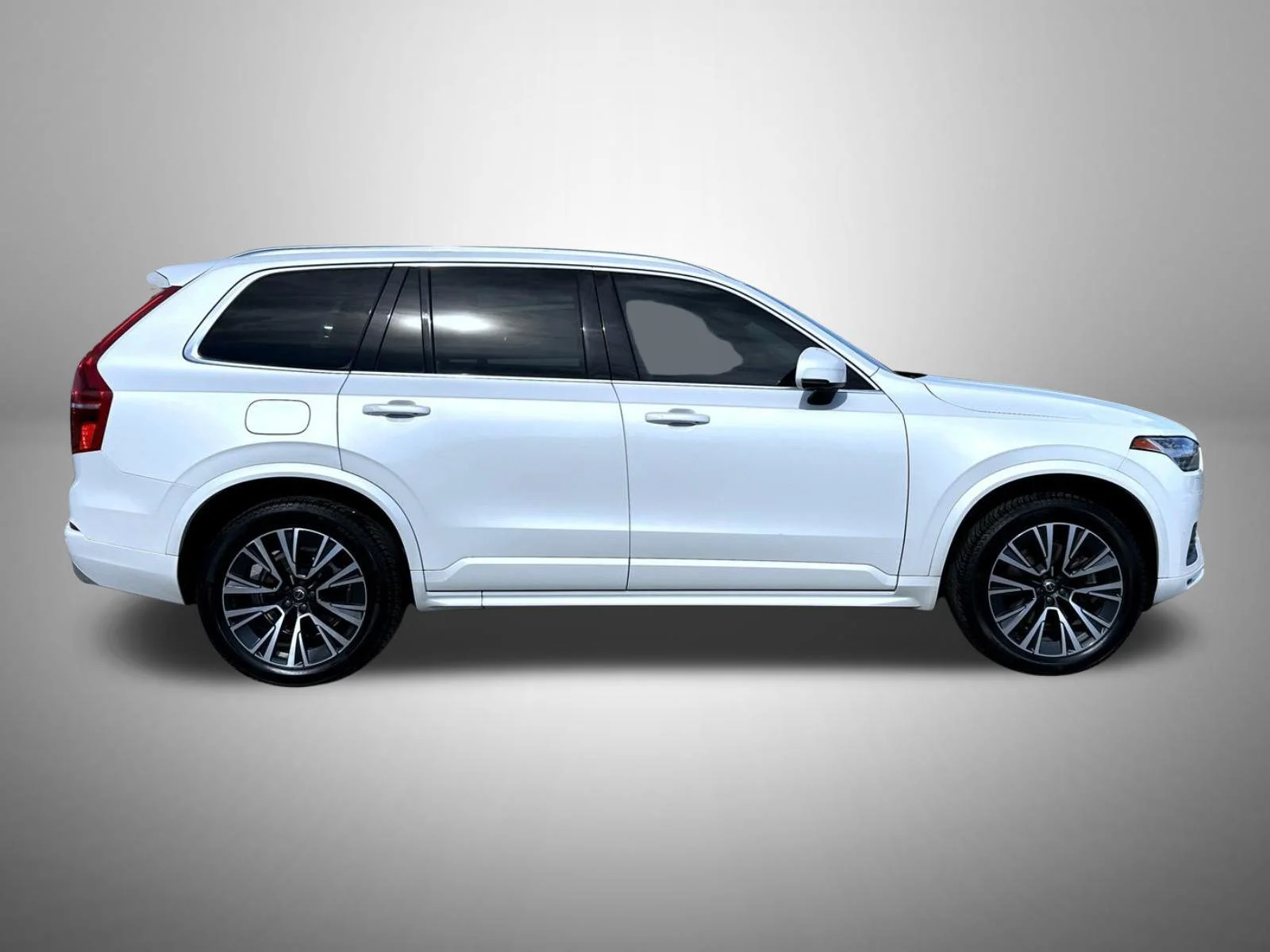 Certified Used 2020 White Volvo T6 Momentum image 5