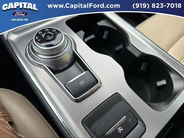 Used 2022 Red Ford SEL image 32