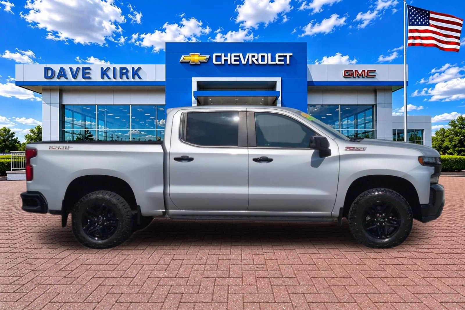 Used 2020 SILVER ICE METALLIC Chevrolet LT Trail Boss image 2