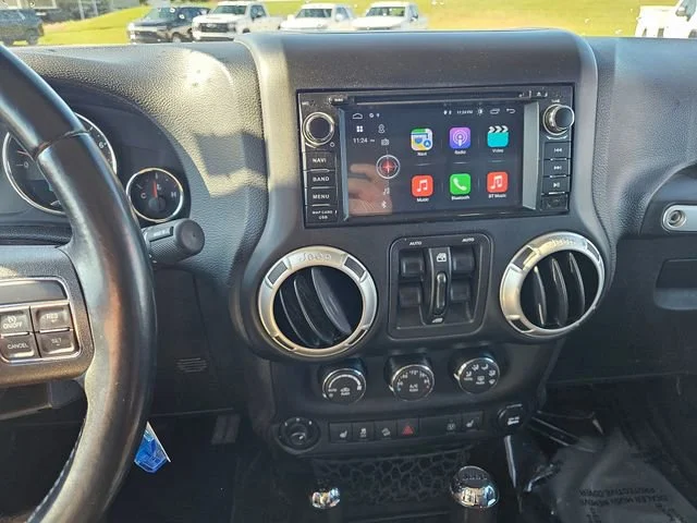 Used 2017 Black Jeep Sahara image 17