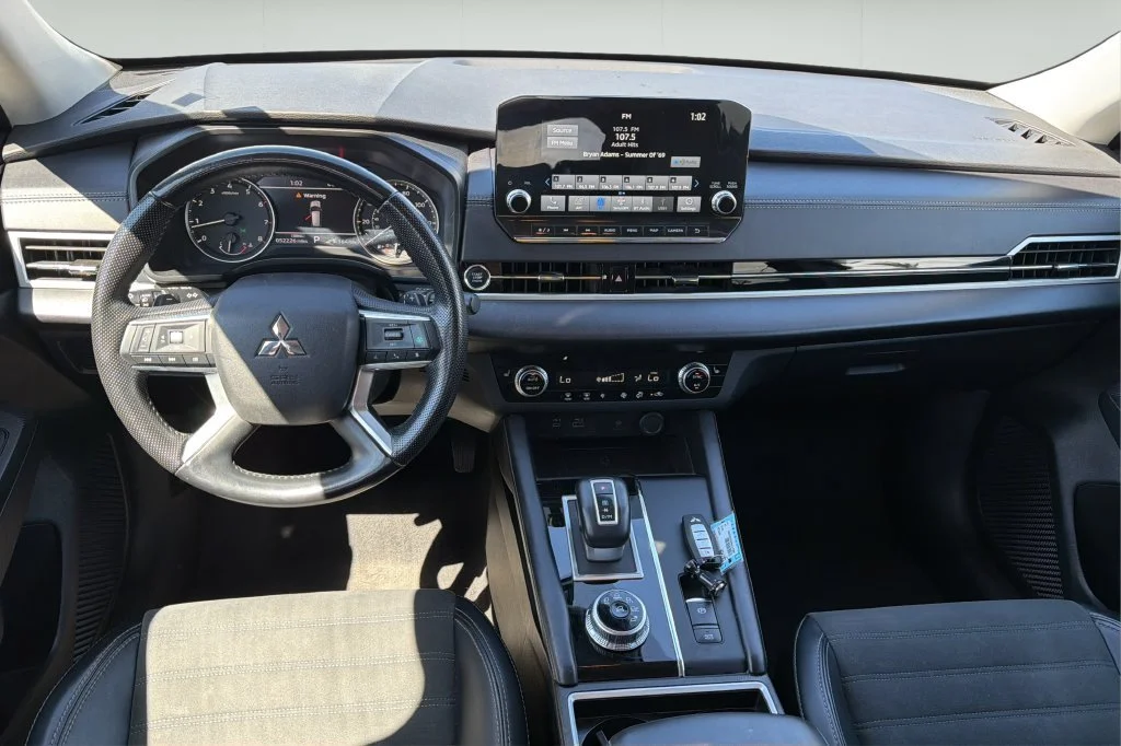 Used 2024 Black Mitsubishi SE image 19