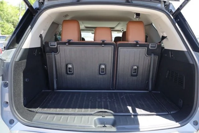 Used 2023 Gray Nissan Platinum image 35