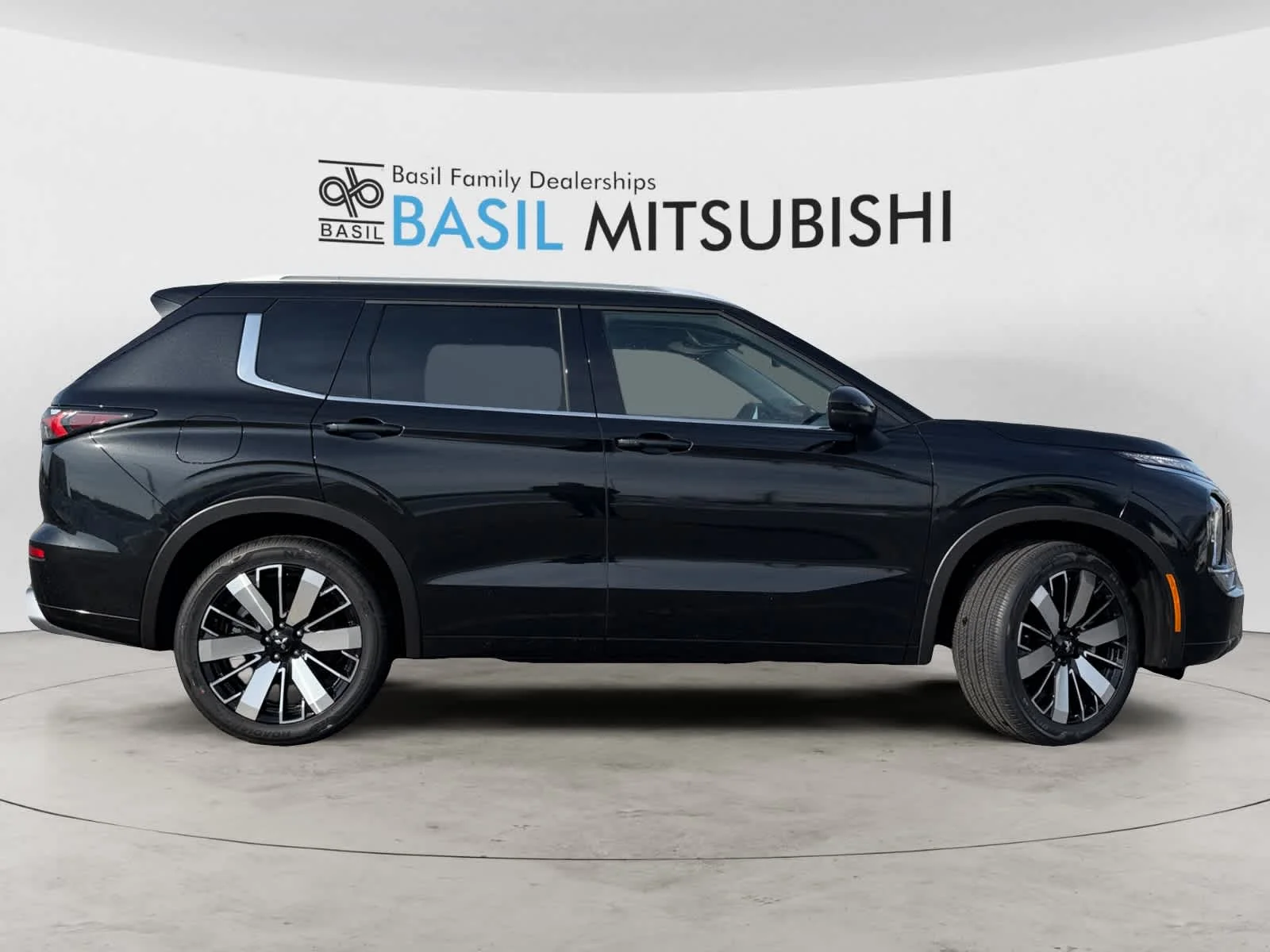 New 2026 Black Diamond Mitsubishi SEL image 6