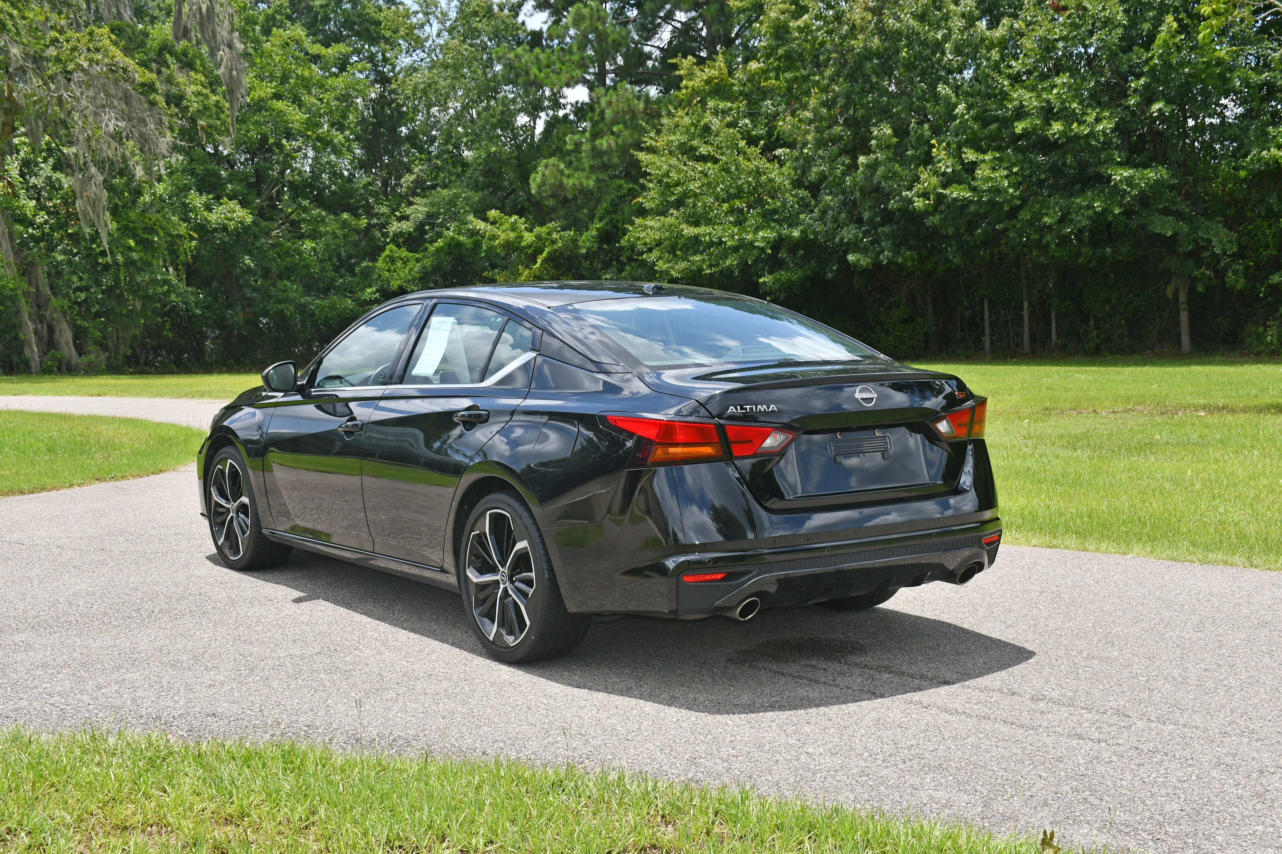 Used 2024 Black Nissan 2.5 SR image 2