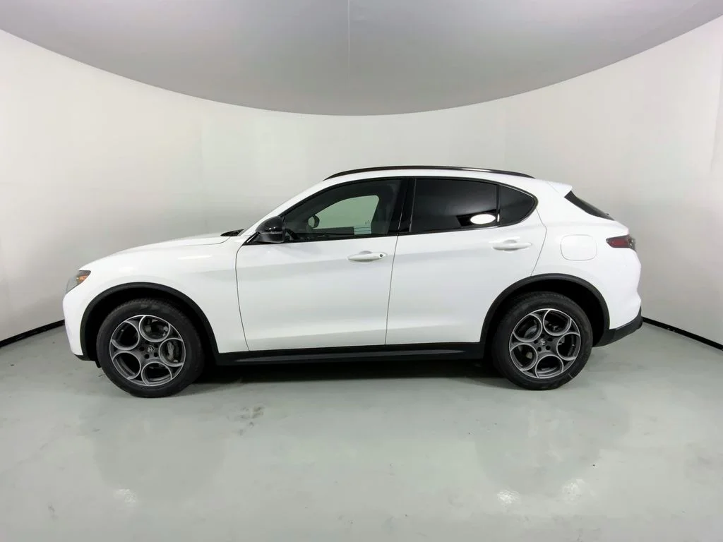 New 2025 Milano White Exterior Paint Alfa Romeo Ti image 8