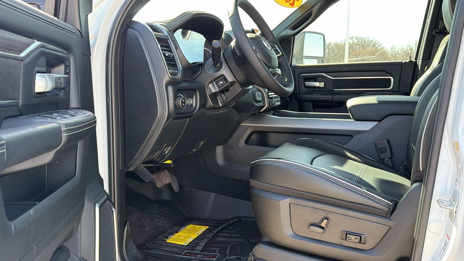 New 2026 Bright White Clear-Coat Exterior Paint RAM Laramie image 24