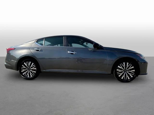 Used 2025 Gray Nissan 2.5 SV image 8