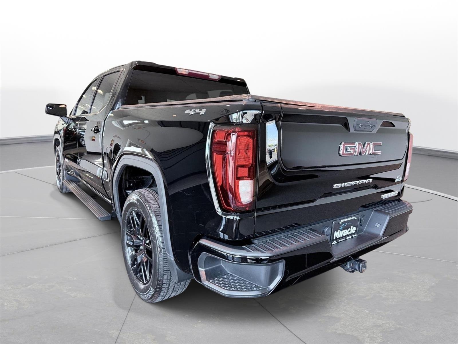 Used 2024 Onyx Black GMC Elevation image 5