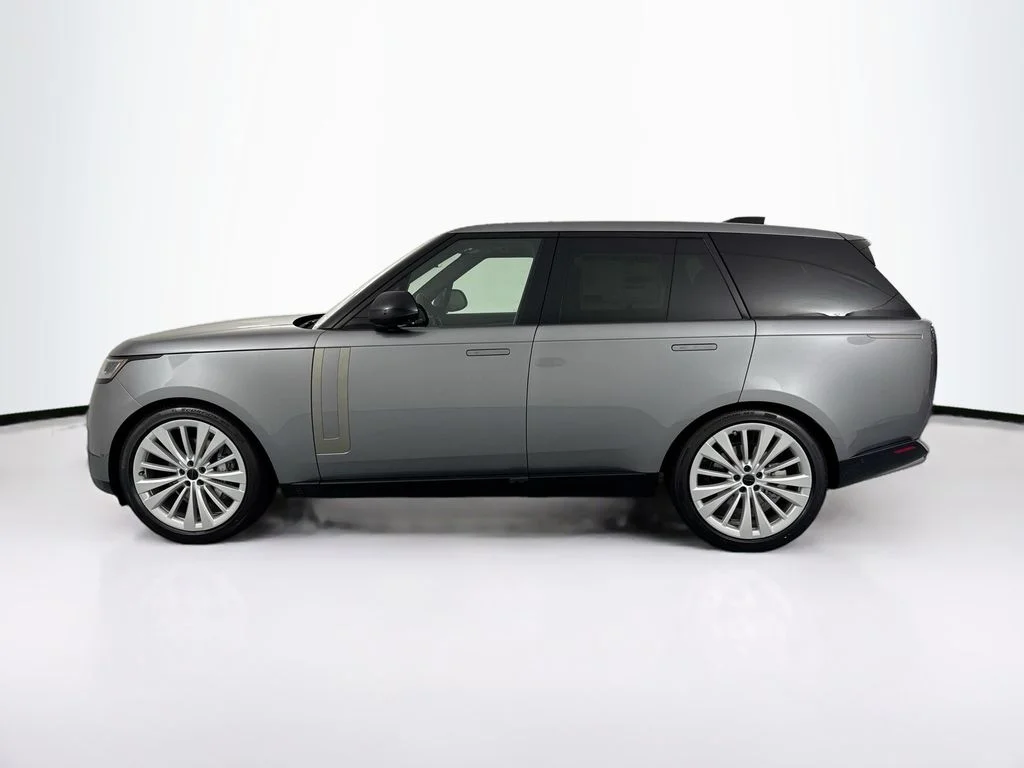 New 2026 Eiger Grey Land Rover SE image 8