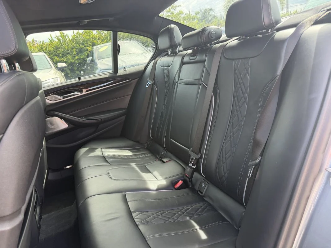 Used 2018  BMW M550i xDrive image 10