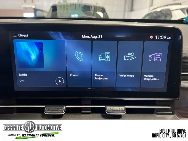 Used 2025 White Hyundai SEL image 24