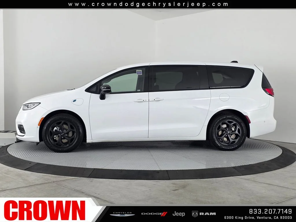 Certified Used 2024 White Chrysler Select S Appearance image 4