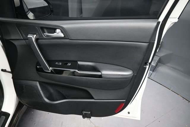 Used 2020 White Kia S image 22