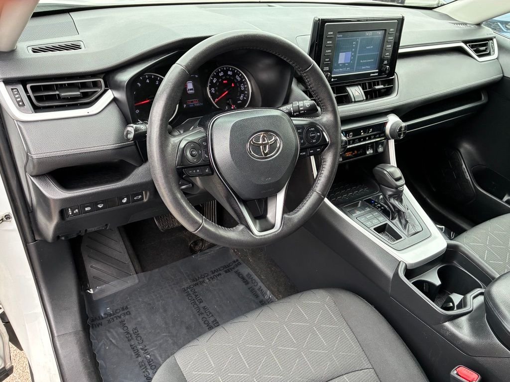 Used 2020 White Toyota XLE image 10