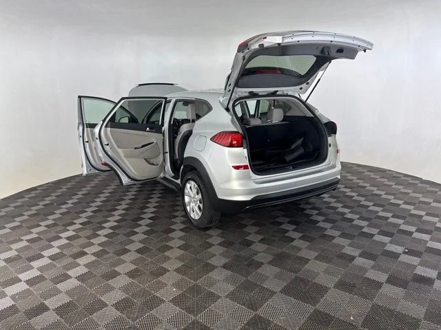 Used 2019 Silver Hyundai SE image 16