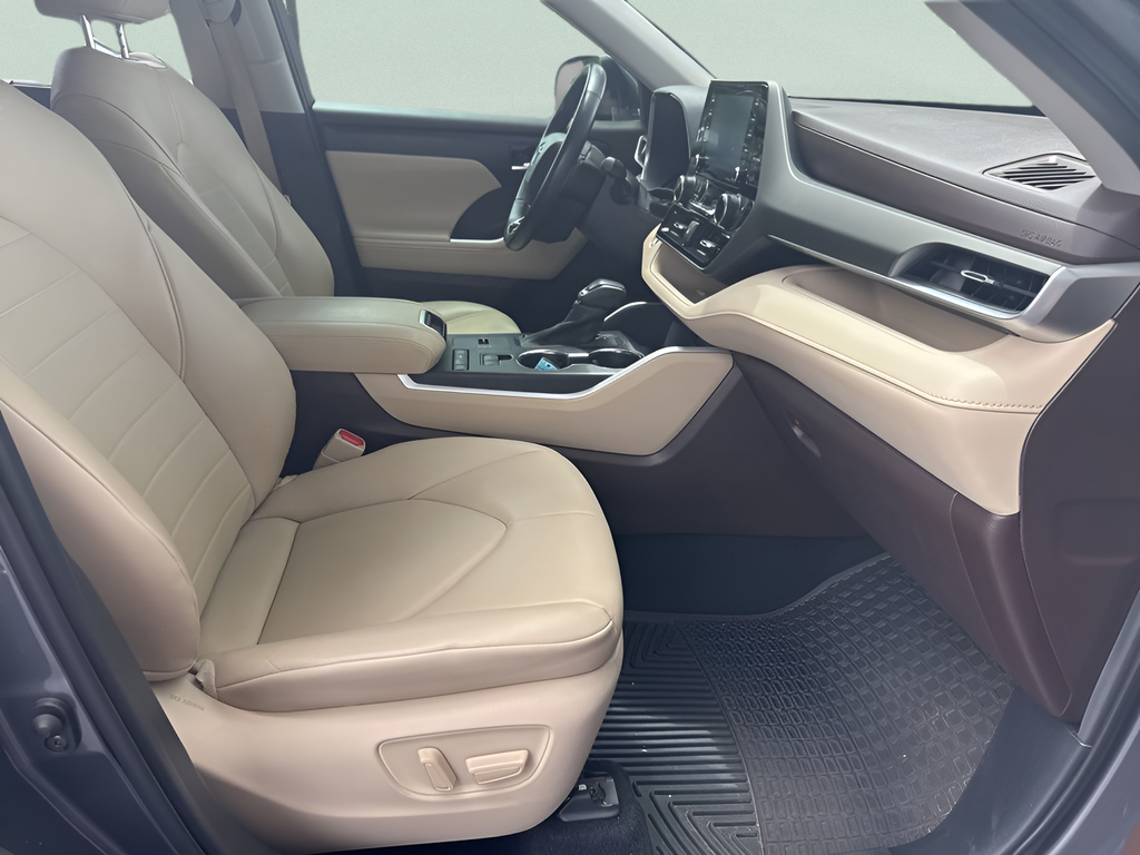 Used 2020 Gray Toyota XLE image 37