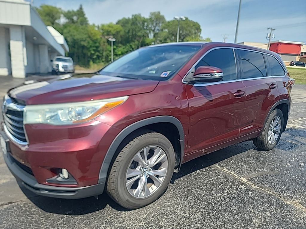 Used 2016 Ooh La La Rouge Mica Toyota LE Plus V6 image 2
