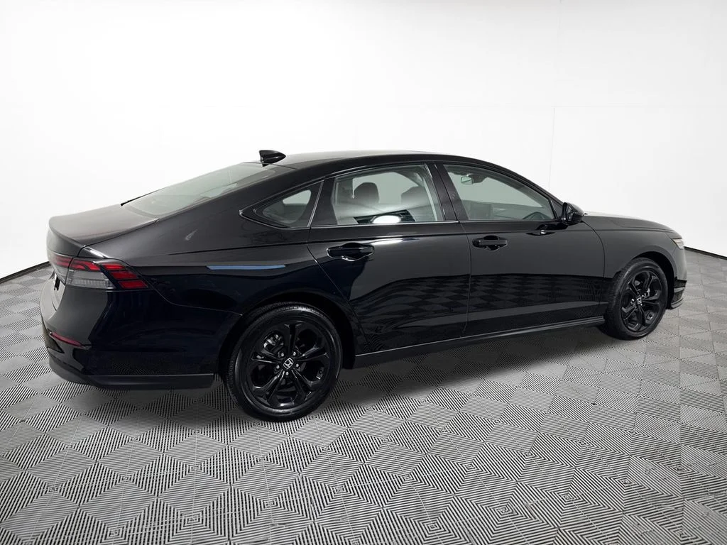 Certified Used 2025 Crystal Black Pearl Honda 1.5T SE image 9