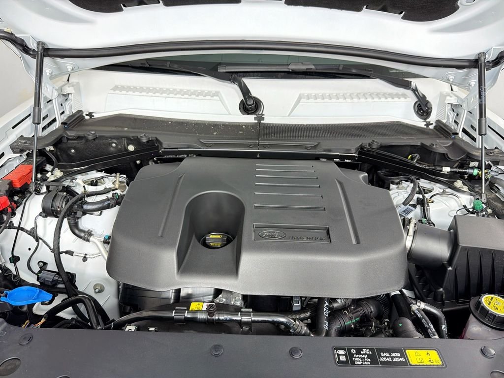 New 2026 Fuji White Land Rover X-Dynamic SE image 32