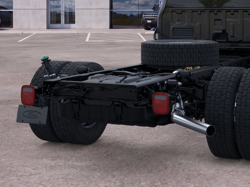 2025 Ford F-550 Super Duty Chassis Cab XLT - Photo 22
