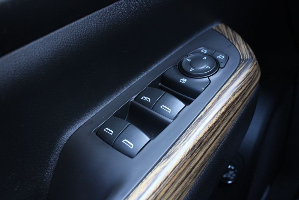 Used 2019 Silver GMC Denali image 9