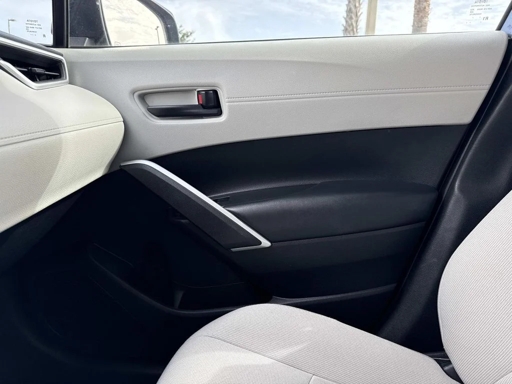 Used 2025  Toyota L image 26