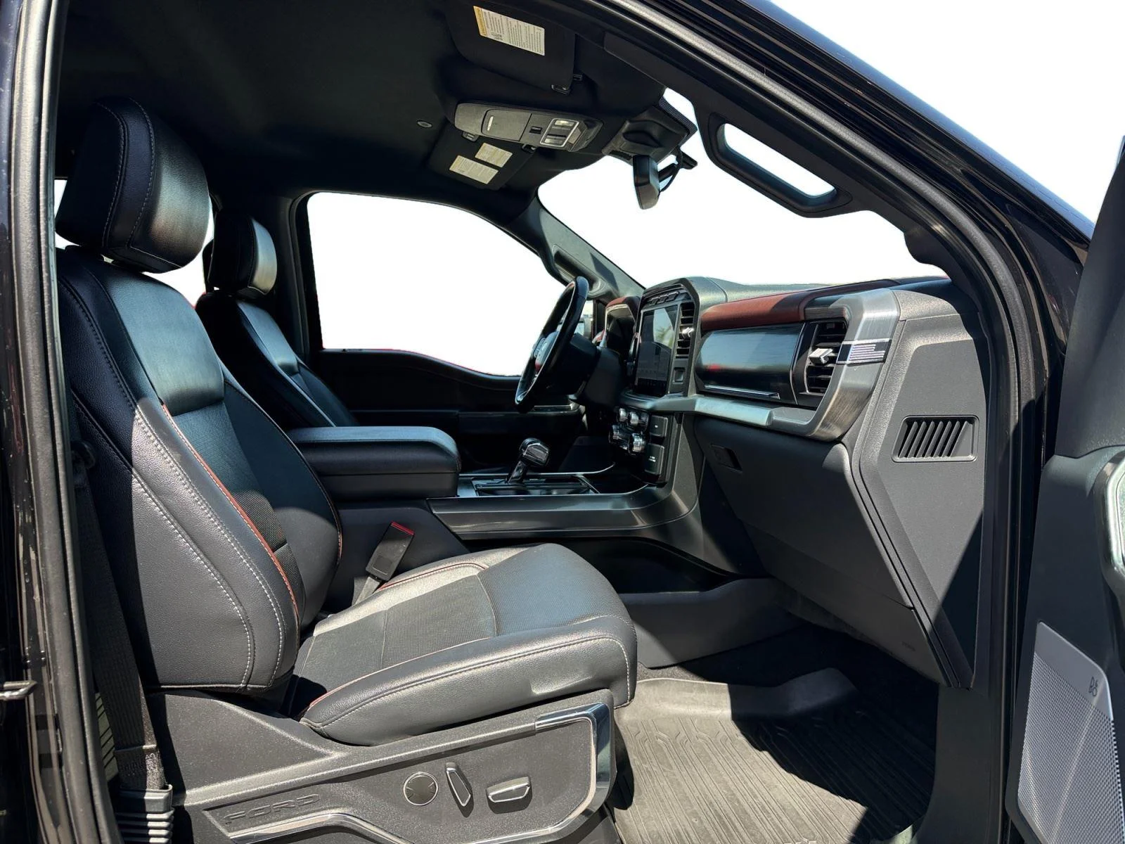 Used 2023 Agate Black Ford LARIAT image 25