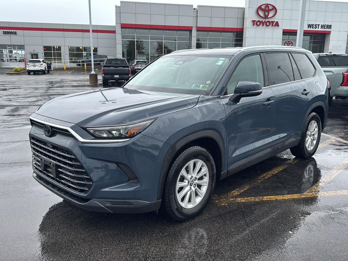 Used 2025 Storm Cloud Toyota XLE image 3