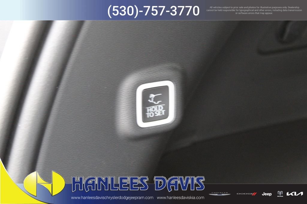 New 2026 Hydro Blue Pearl-Coat Exterior Paint Jeep Limited image 11