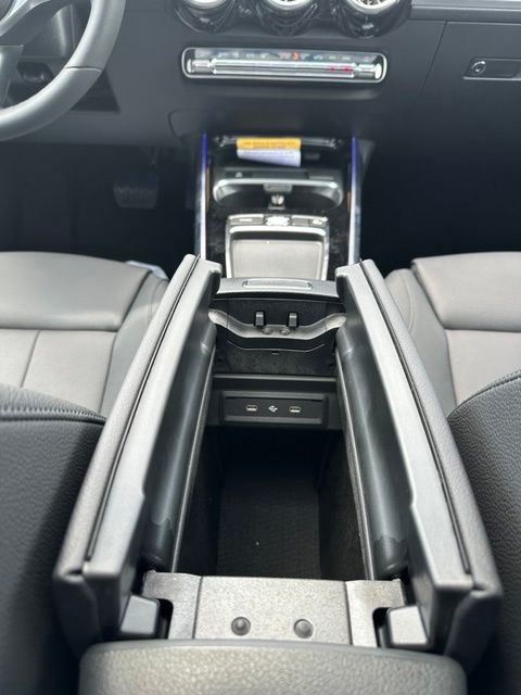 New 2026 Mountain Grey Metallic Mercedes-Benz GLB 250 image 36