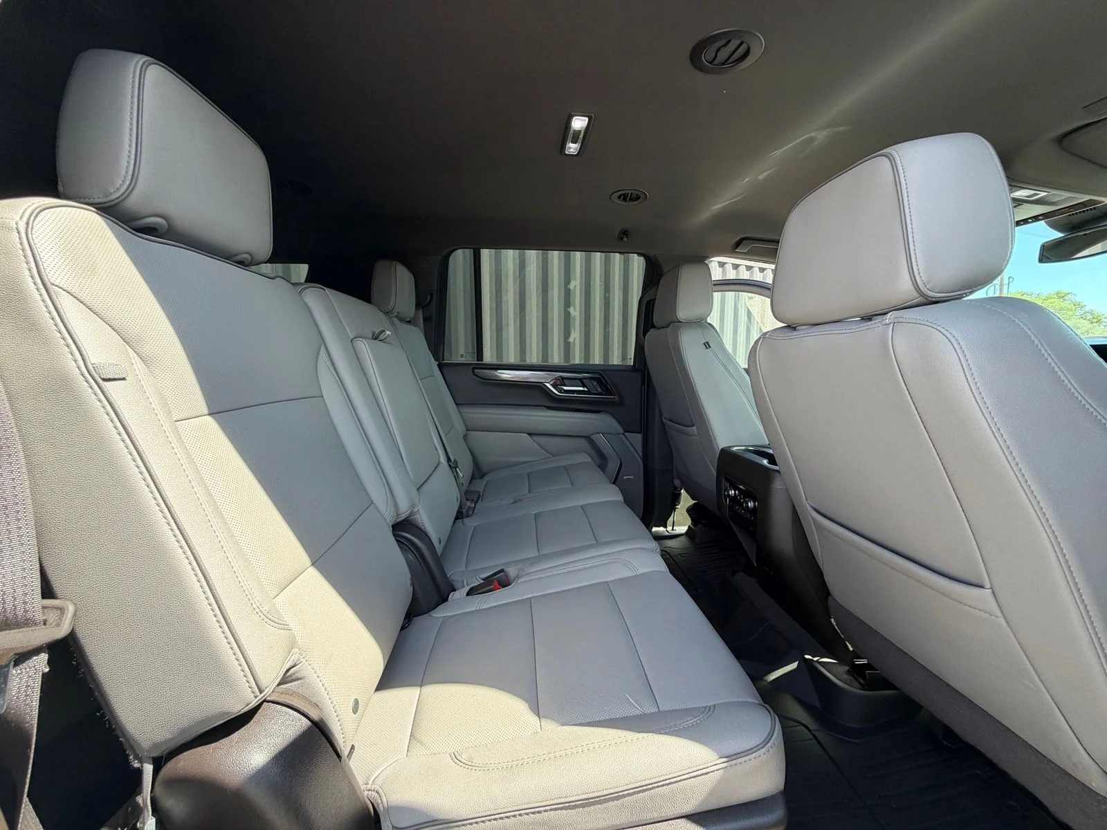 Used 2025 White GMC Elevation image 32