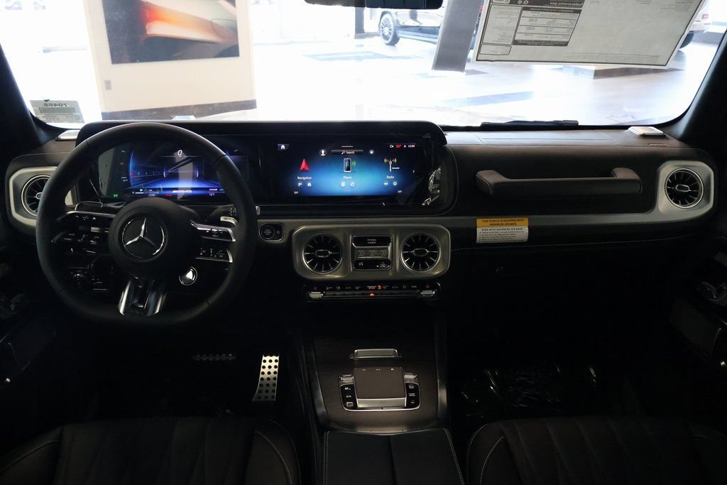 New 2027 MANUFAKTUR Moonlight White Metallic Mercedes-Benz AMG® G 63 SUV image 4