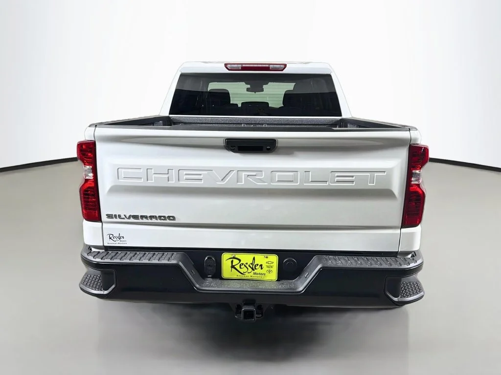 New 2026 Summit White Chevrolet WT image 7